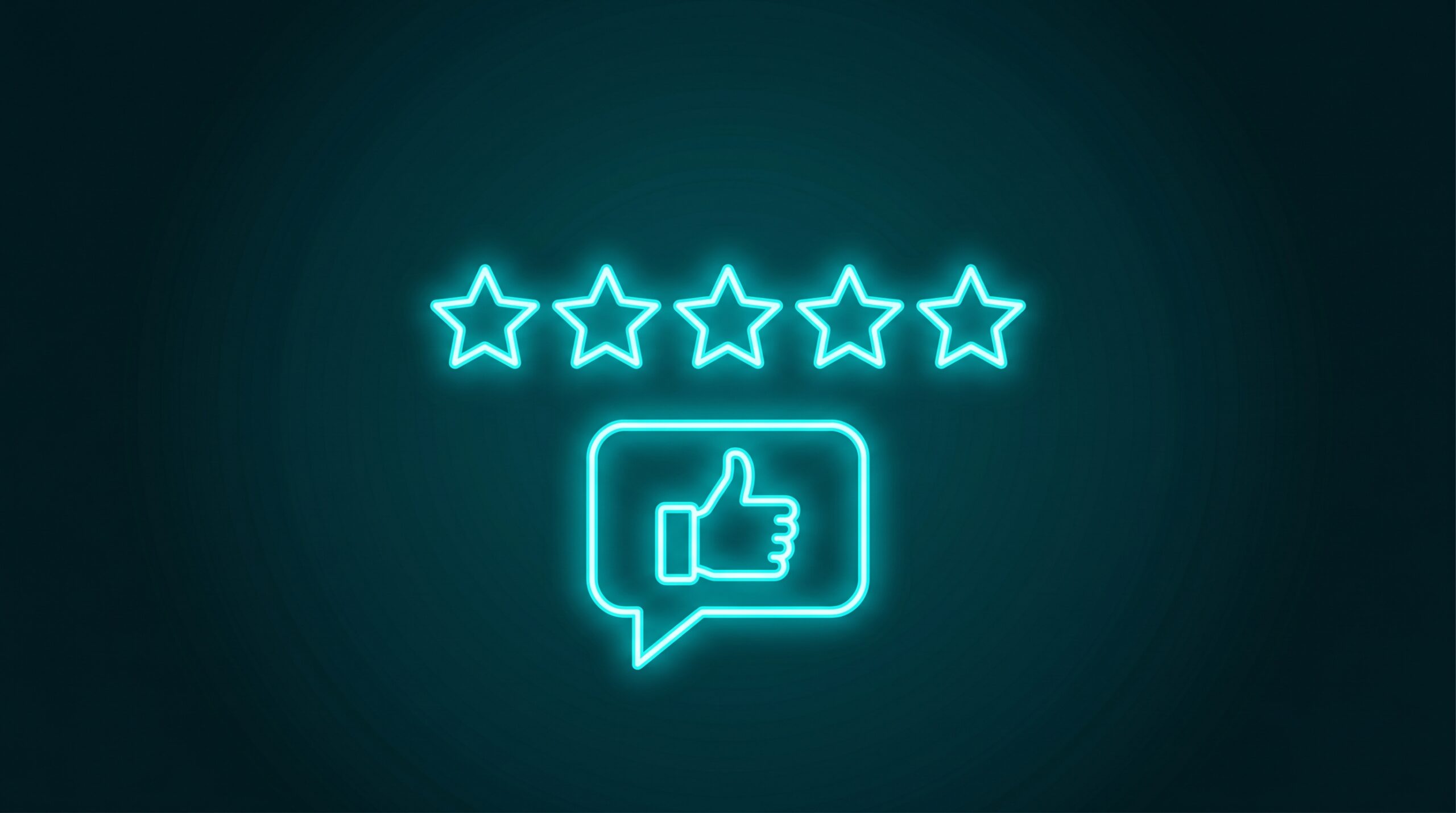 Ilustrație: 5 stele rating cu chat bubble și thumbs up